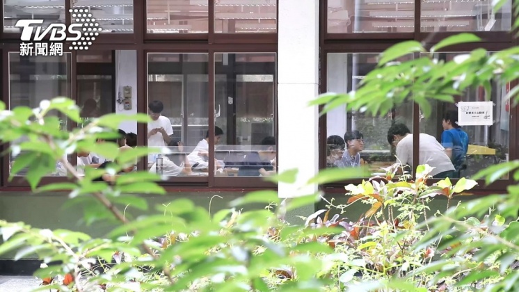 MOE to review university structures amid student shortages (TVBS News)