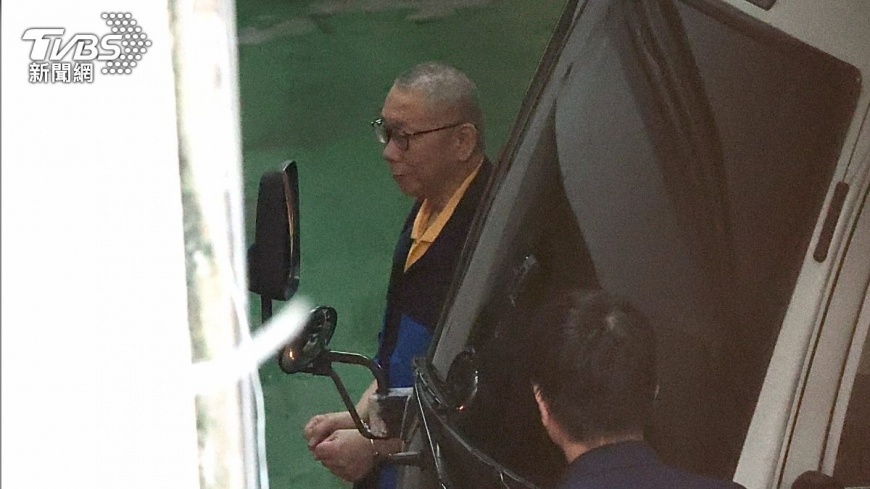 Ko’s surprise appearance at prosecutor’s (TVBS News)