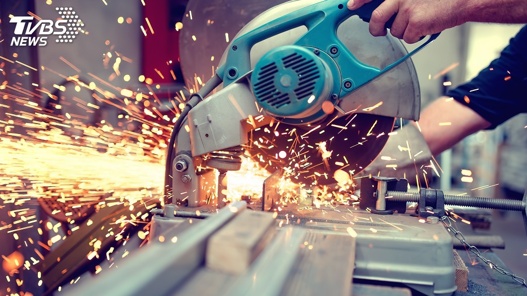 Taiwan relaxes shift rules for workers (Shutterstock)