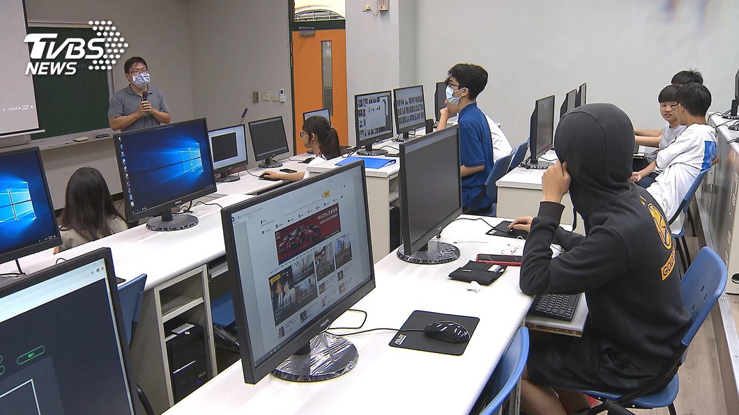 Taiwanese students excel in civic knowledge, OECD finds (TVBS News)