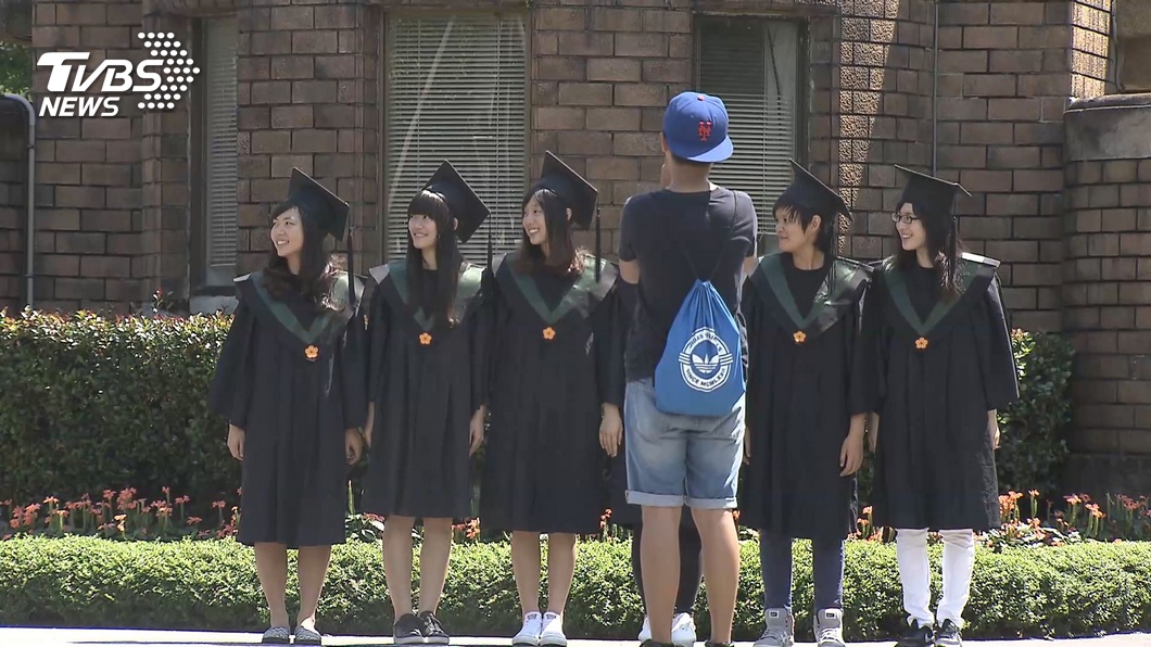 Bias against domestic PhDs in Taiwan (TVBS News)