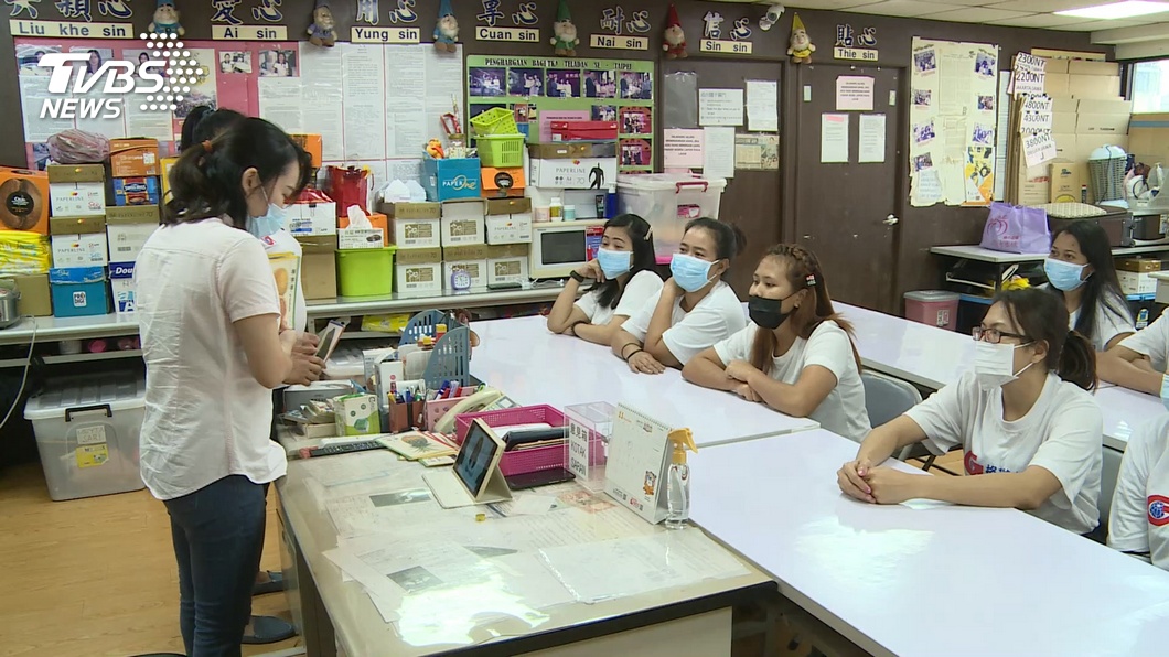 Debate over maternity benefits for live-in foreign workers (TVBS News)