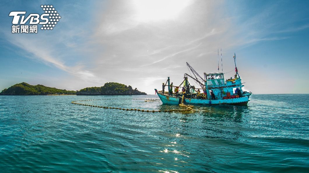 Foreign fishermen forced into unpaid leave, official says (Shutterstock)