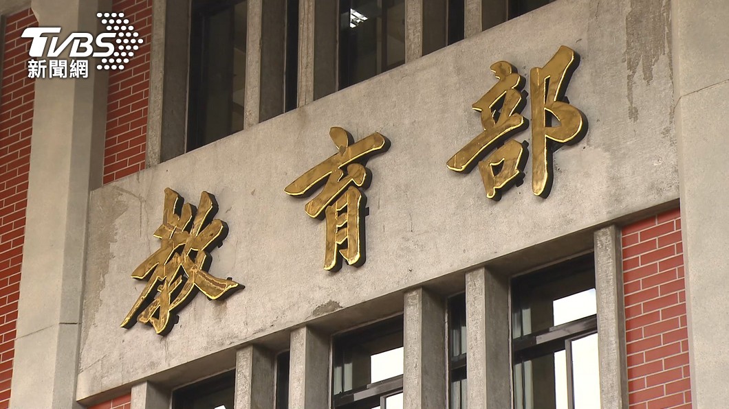 MOE: 1,345 students to transfer amid school closures (TVBS News)