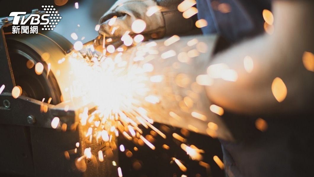 Labor minister refutes rumors of 100,000 Indian workers (Shutterstock)