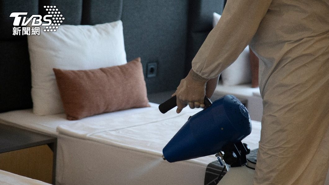 MOL assesses opening up hospitality sector to foreign workers (Shutterstock)