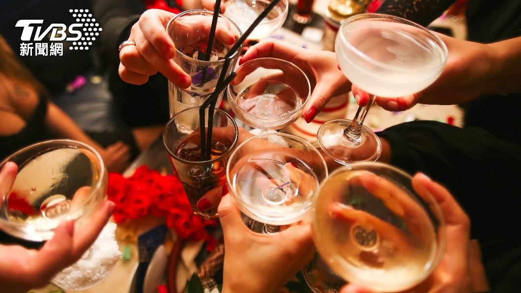 Taiwan firms set to revive year-end ’wei-ya’ with cash prizes (Shutterstock)