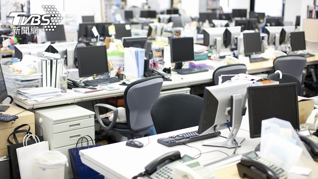 Labor groups demand end to mandatory retirement age (TVBS News)