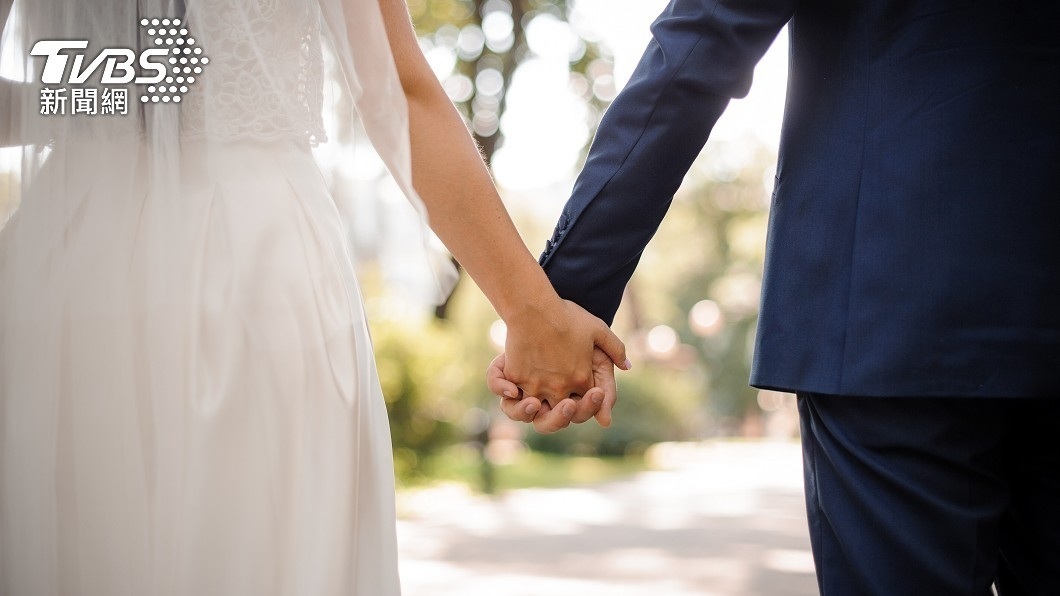 Taipei opens joint wedding registration (Shutterstock)