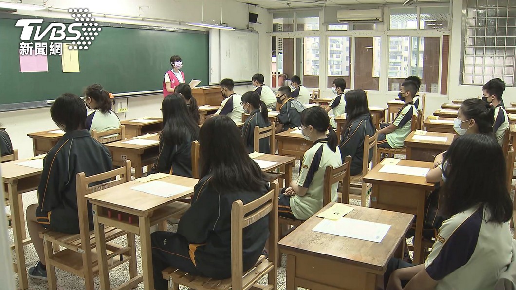 Education ministry revises school rules (TVBS News)