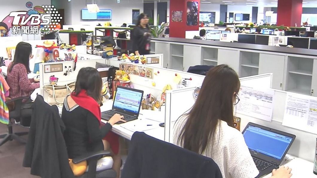 Labor activists warn of escalation if holiday bill fails (TVBS News)
