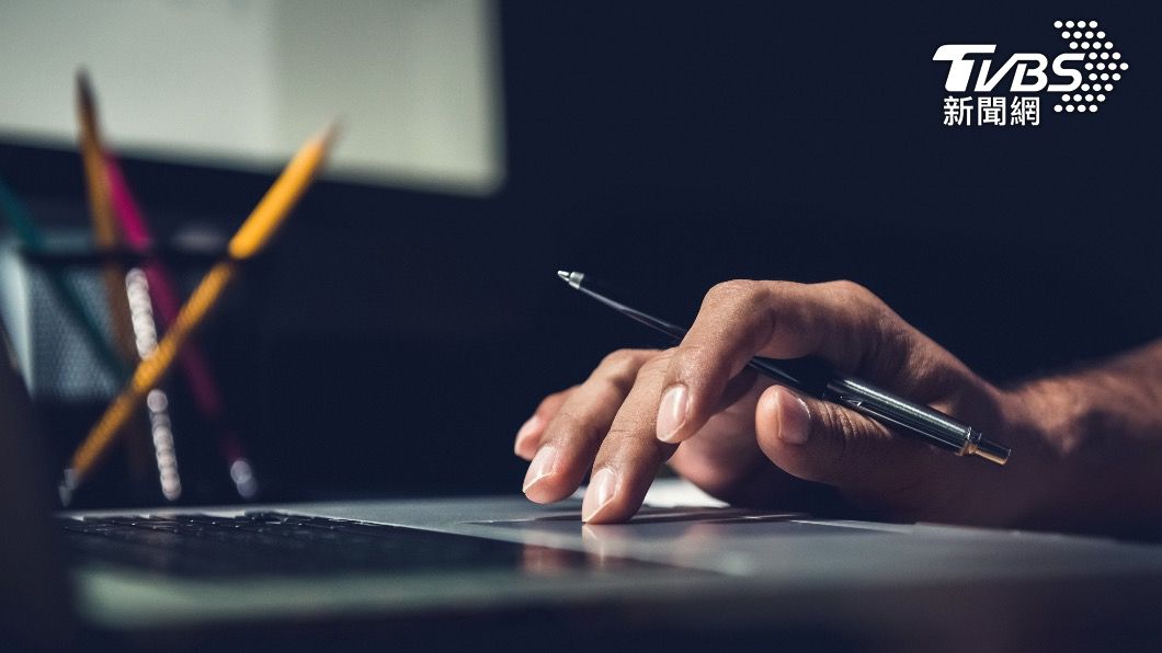 Japan ranks last in workplace health conditions report (Shutterstock)