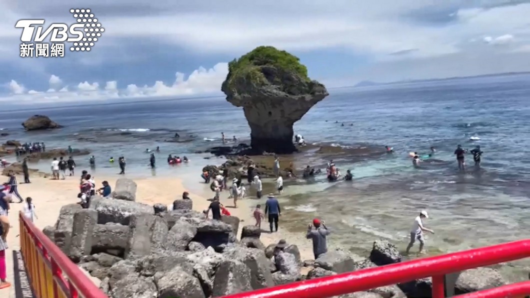 Xiaoliuqiu introduces marine conservation fee for visitors (TVBS News)