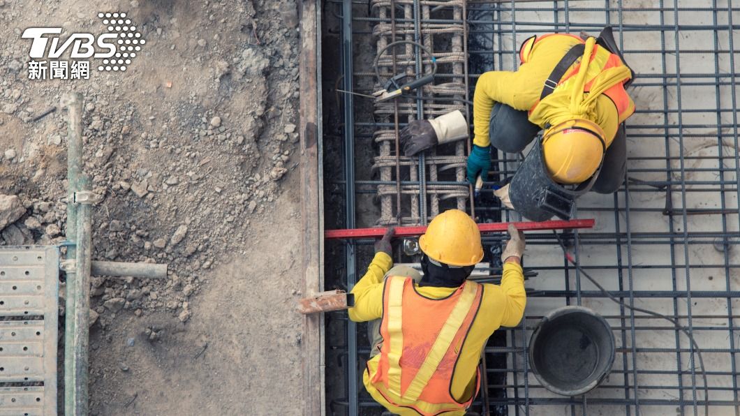 New Taipei offers subsidies for cooling workwear (Shutterstock)