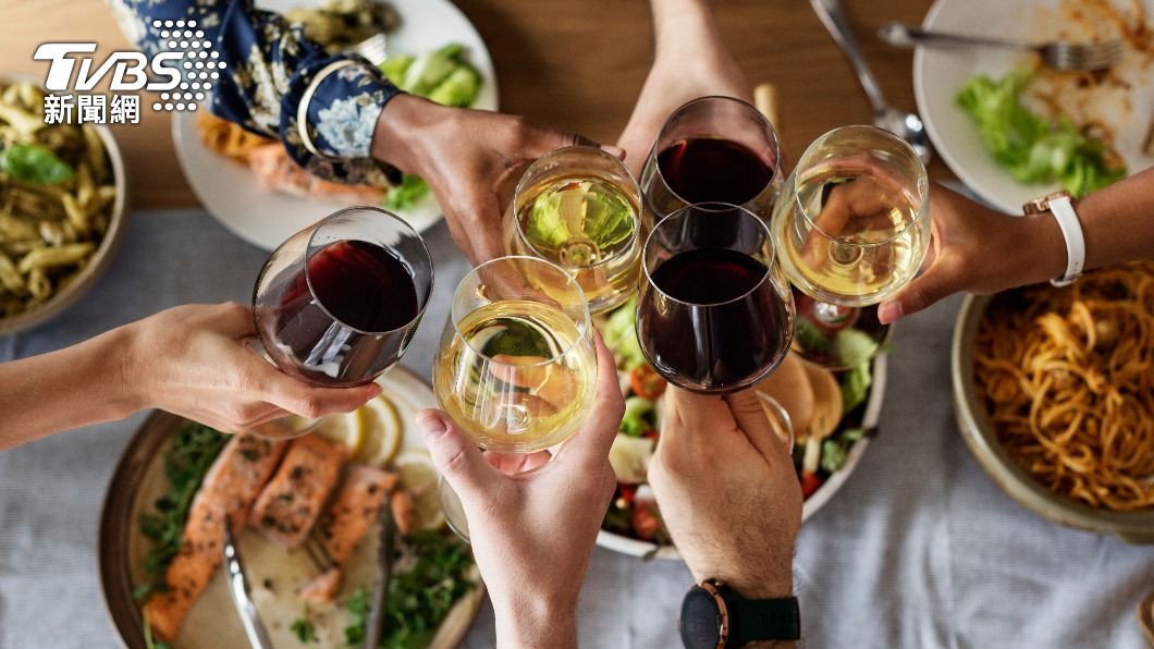 MOL urges anti-harassment vigilance at year-end parties (Shutterstock)