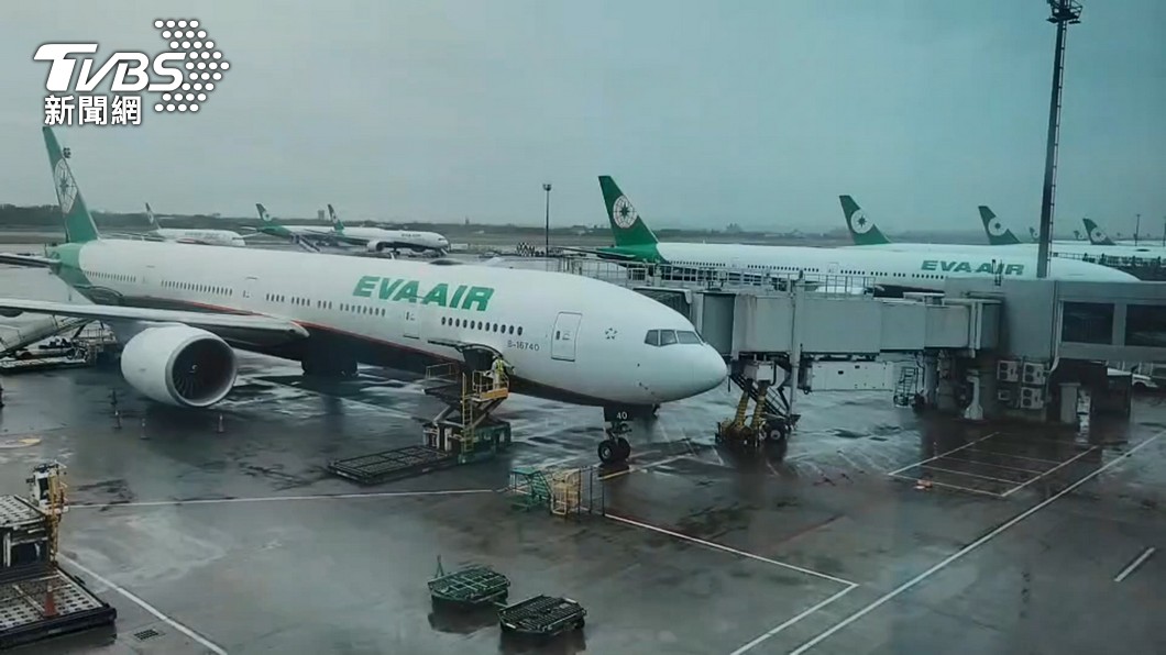 MOTC steps in as EVA Air pilots seek bonus talks (TVBS News)