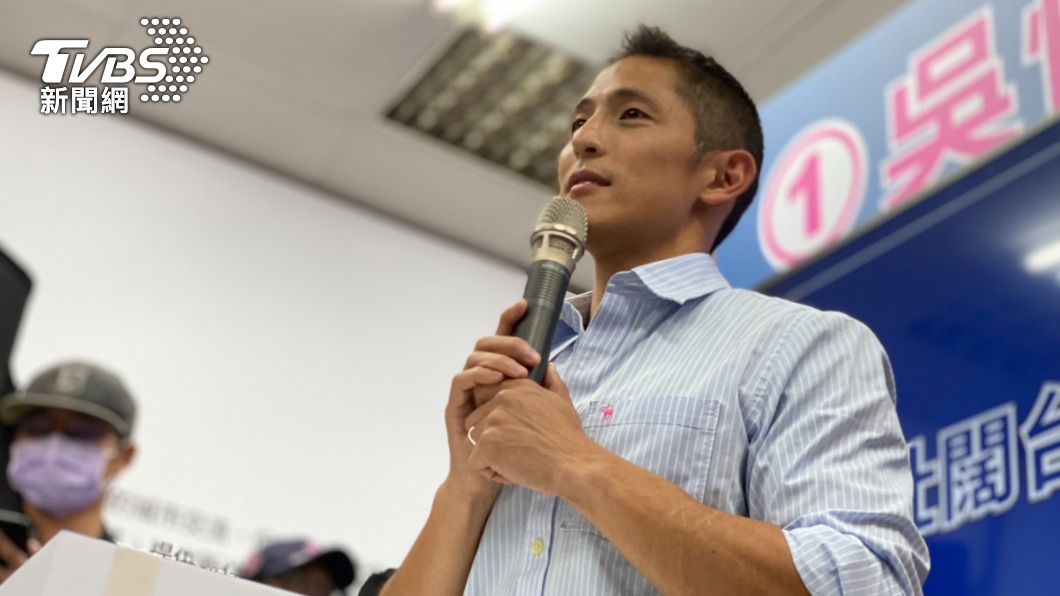 Enoch Wu criticizes Ko’s use of election funds for office (TVBS News)