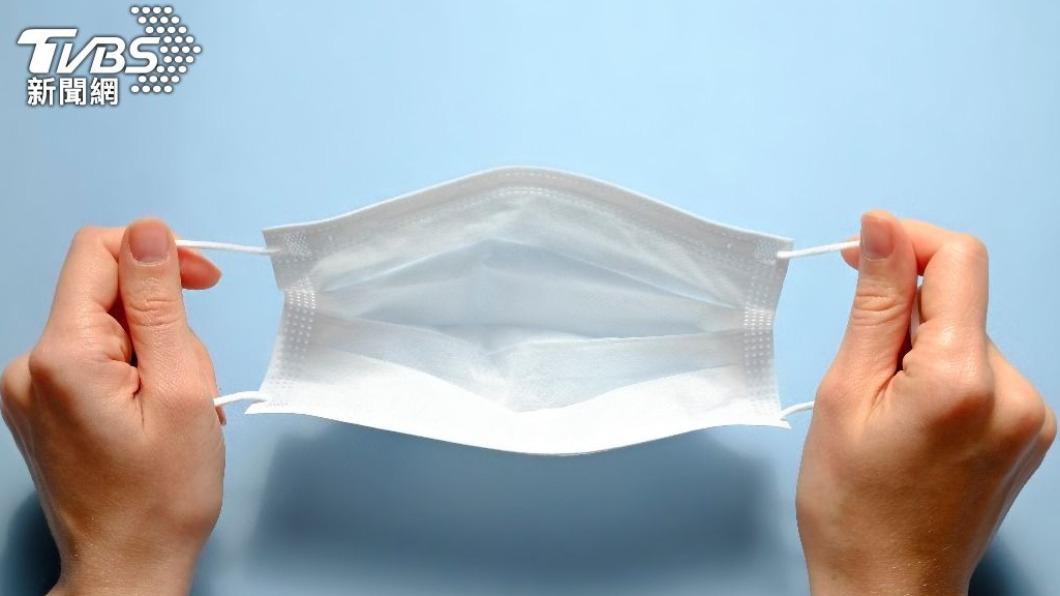 Taiwan considers easing mask mandates in hospitals (Shutterstock)