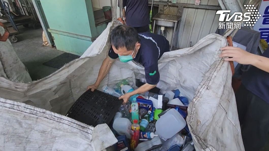 Taiwan uses around 1.02 billion single-use cups each year (source: TVBS news)