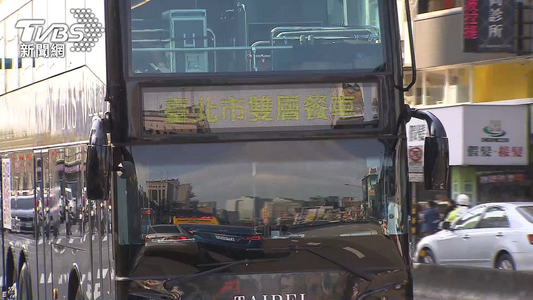 Taipei launches second double-decker dining bus (TVBS News)