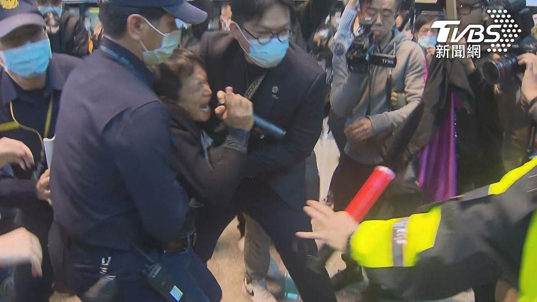 Taiwan ex-President Ma Ying-jeou faces protests at airport