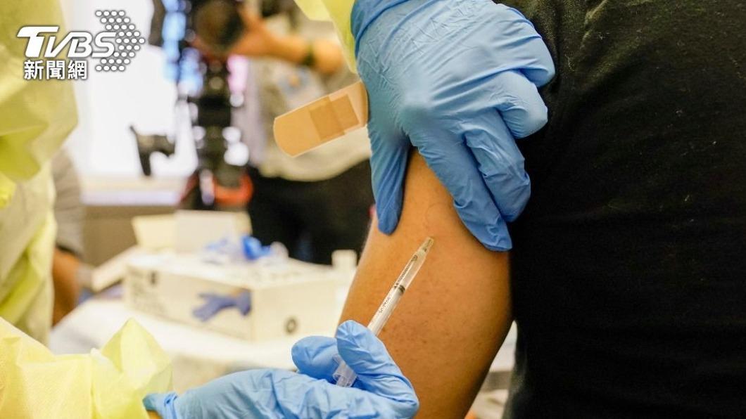 First-day registrations for monkeypox vaccine exceed 16,000. (TVBS News)