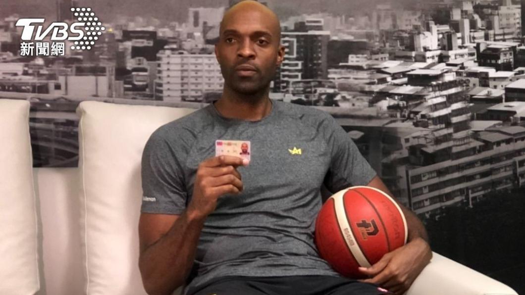 First naturalized player Quincy Davis joins Yankey ARK (TVBS News)
