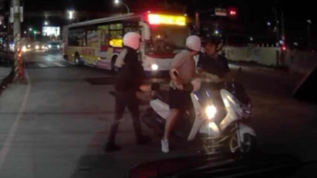 Altercation erupts over insult toward man’s foreign wife (TVBS News)