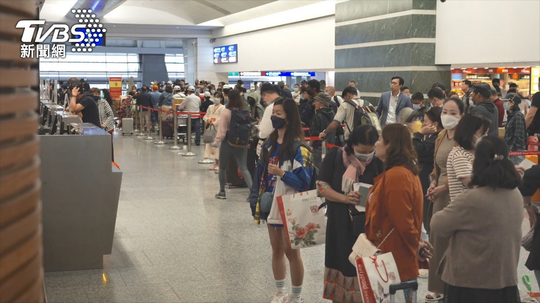 Taiwan awaits China’s move to lift tour ban (TVBS News)