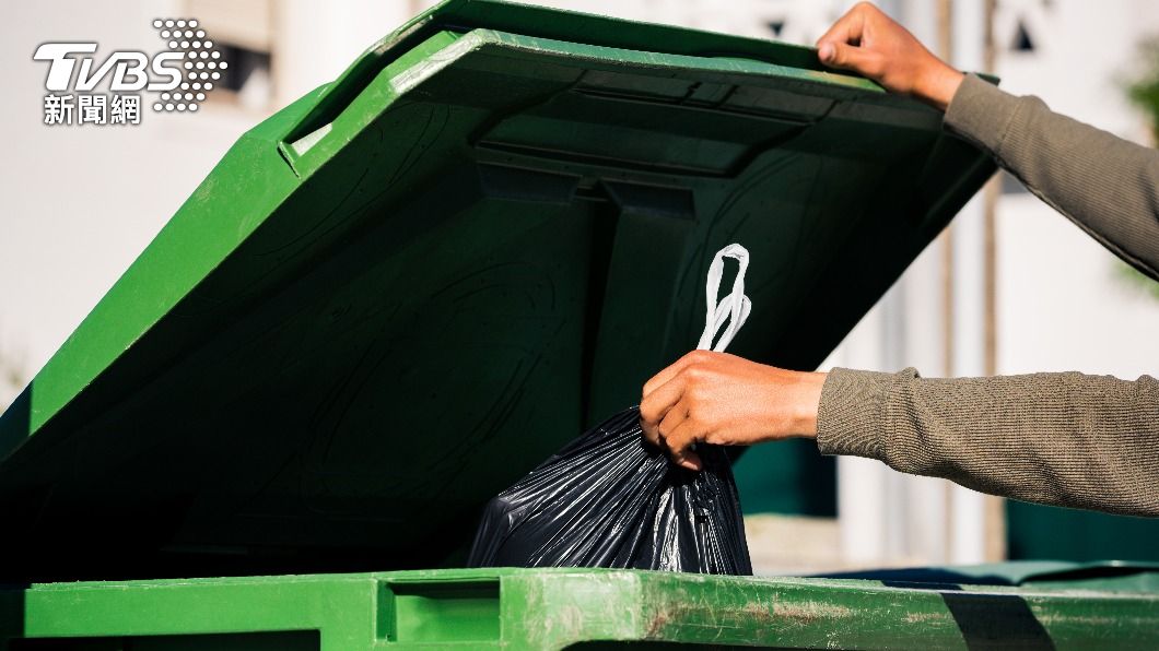 Taoyuan City Council cuts funds for garbage bag plan (Shutterstock)