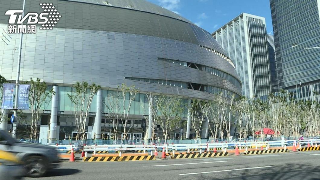Tragic incident leaves Taipei Dome worker fighting for life (TVBS News)