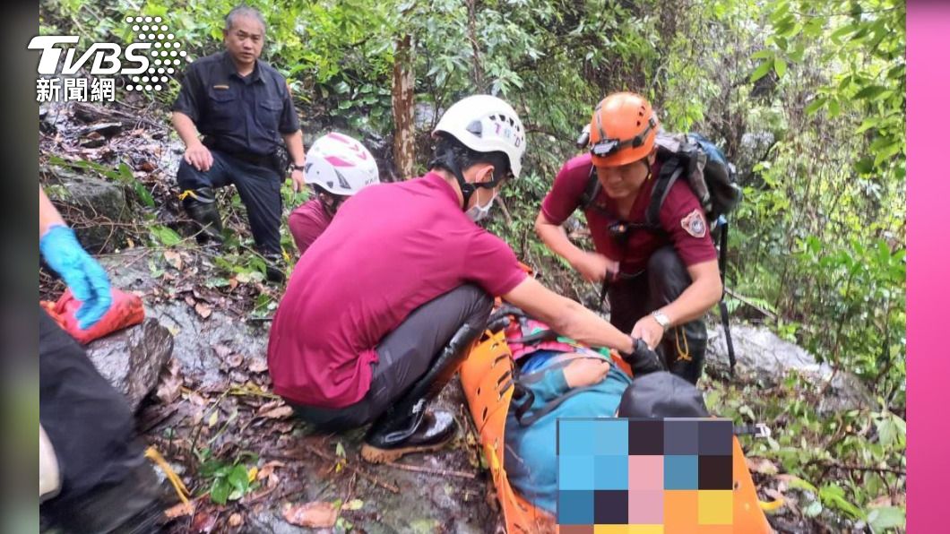 Taipower vehicle plunges in ravine, 4 dead and 2 injured (TVBS News)