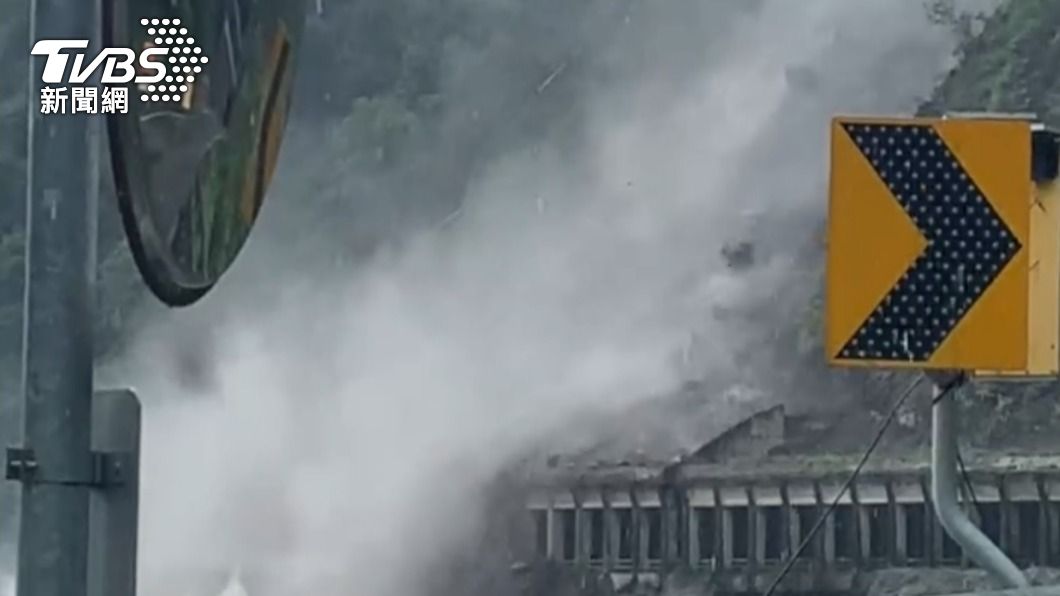 Typhoon Khanun triggers landslides on Kaohsiung’s highway