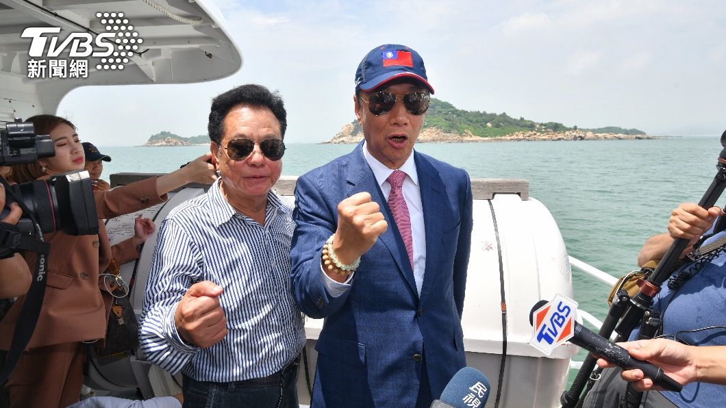 Business tycoon Terry Gou was heckled during his speech at the Kinmen County Council on Wednesday (A