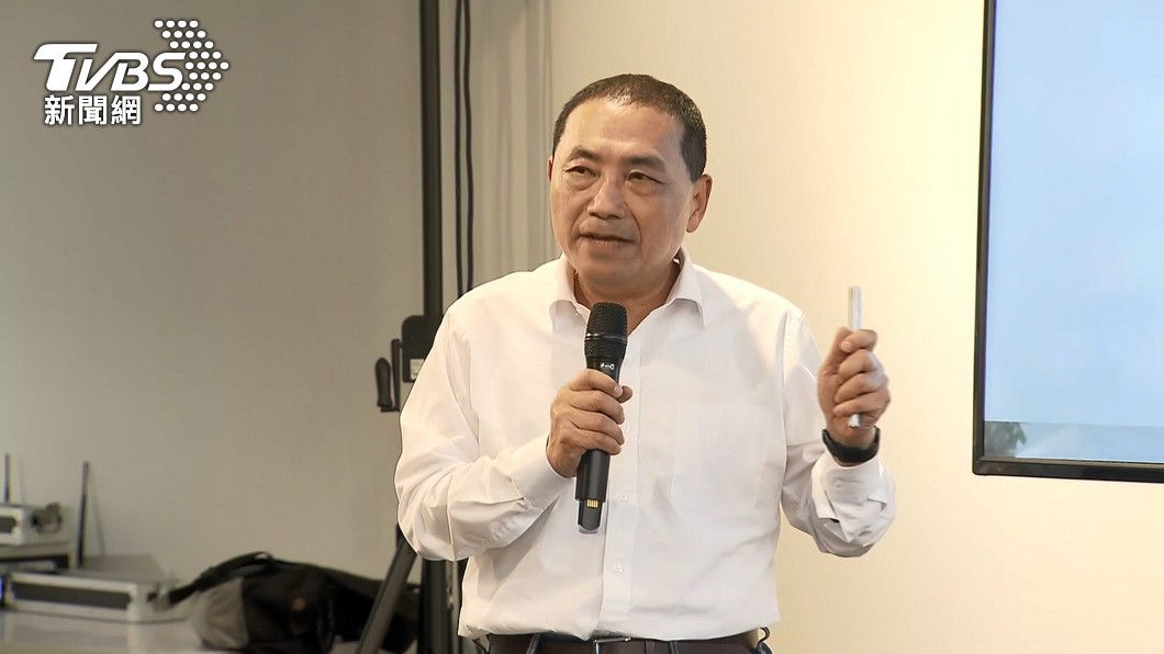 Hou Yu-ih hopes to make changes to employment conditions for migrant caregivers. (TVBS News)