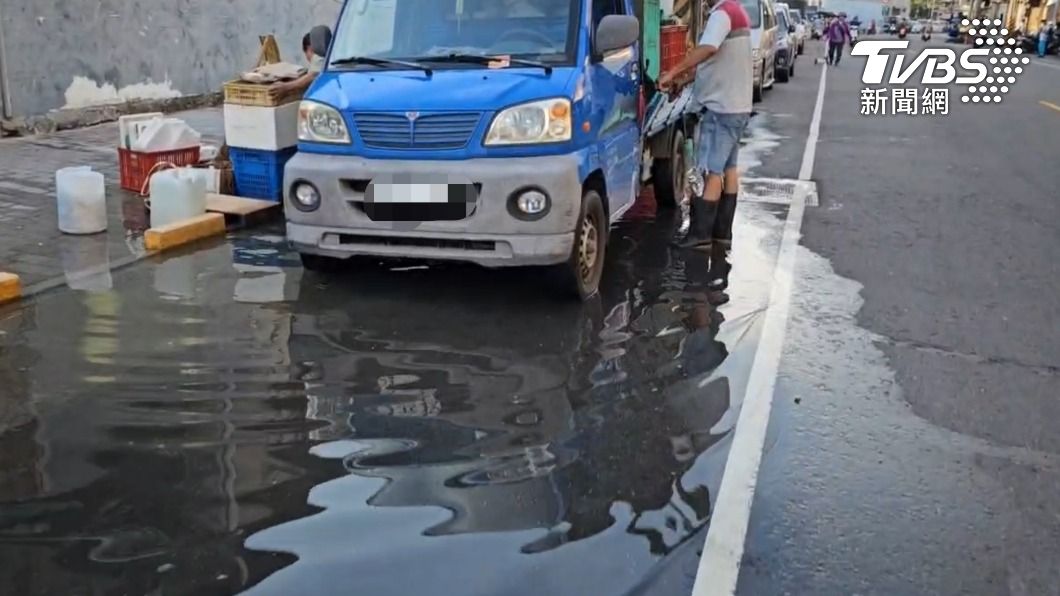 The low-lying coastal regions of Cijin, Kaohsiung, saw waterlogged streets on Tuesday, (Aug. 29) (TV