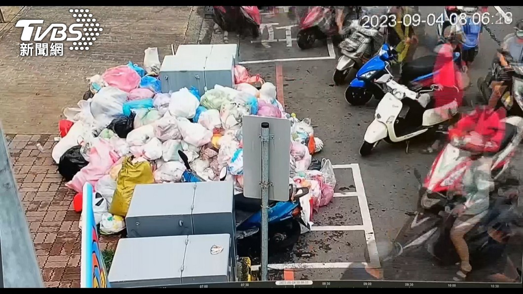 The "Changhua City Cleanteam" will issue fines to litterbugs who dumped their trash on typhoon day.
