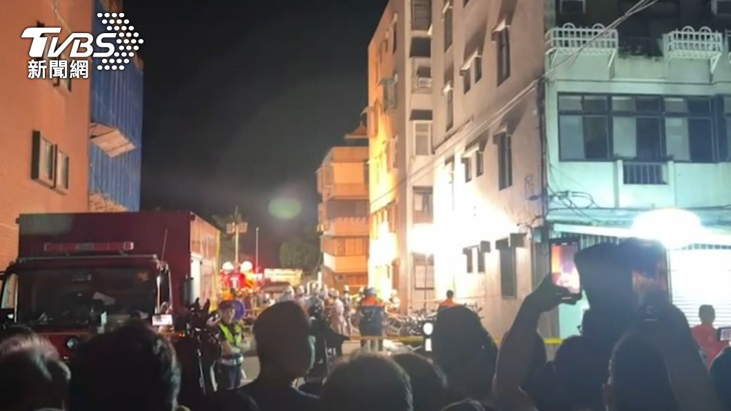 Residents of collapsed buildings in Dazhi Street expressed anger over ignored petitions to city gov’