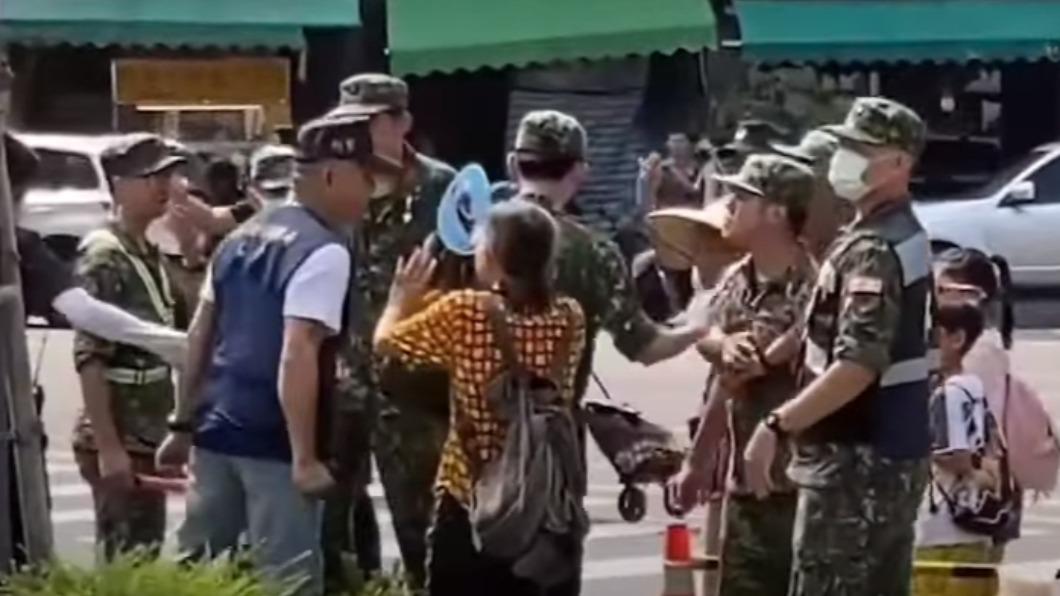 Prolonged wait times cause dissatisfaction at military event (TVBS News)