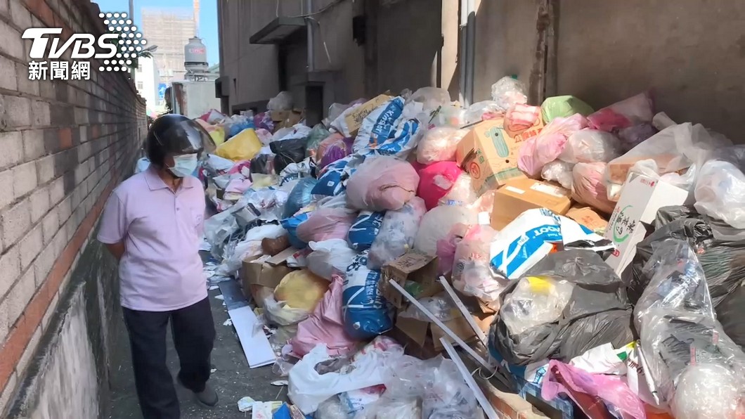 Landowner fined NT＄1.2K for Taichung garbage pile (TVBS NEWS)