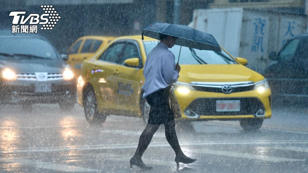 Typhoon Bolaven to intensify, change course northward (TVBS News)