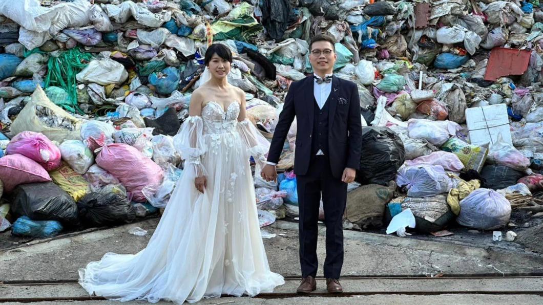 Newlyweds choose landfill as wedding photo backdrop (Courtesy of Puli Locals’ FB)