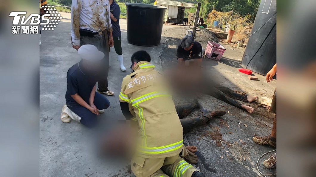 Old soy sauce factory workers rescued in tank trap accident (TVBS News)