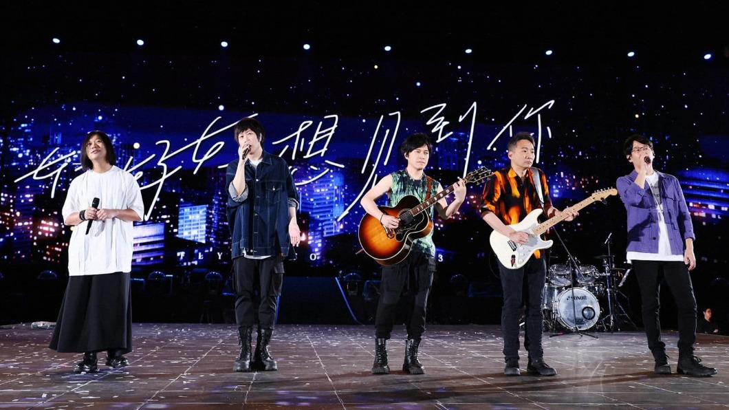 Mayday’s Ashin refutes lip-sync claims, fans show support (Courtesy of B’in Music)