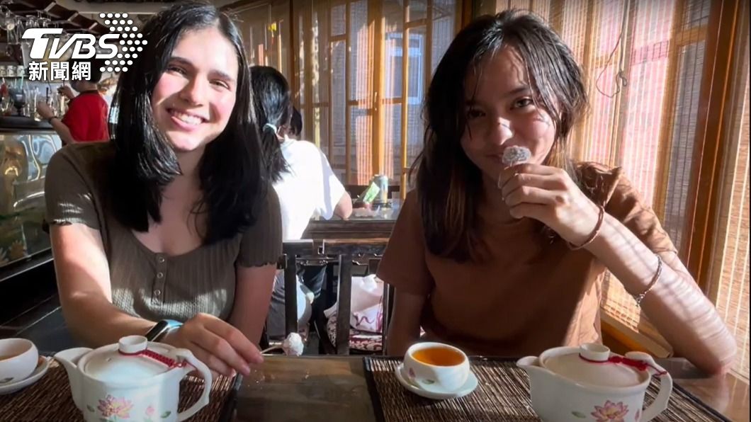 Twinnen in Taiwan: From Yehliu’s rocks to Jiufen’s charm