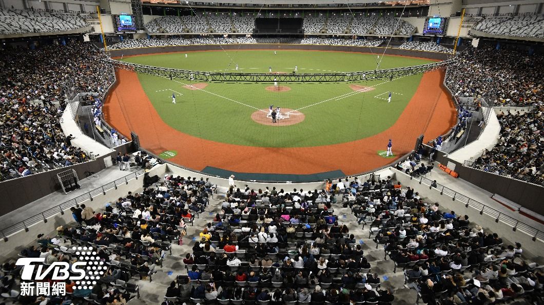 Chiang Wan-an gives passing grade to Taipei Dome trial match (TVBS News)