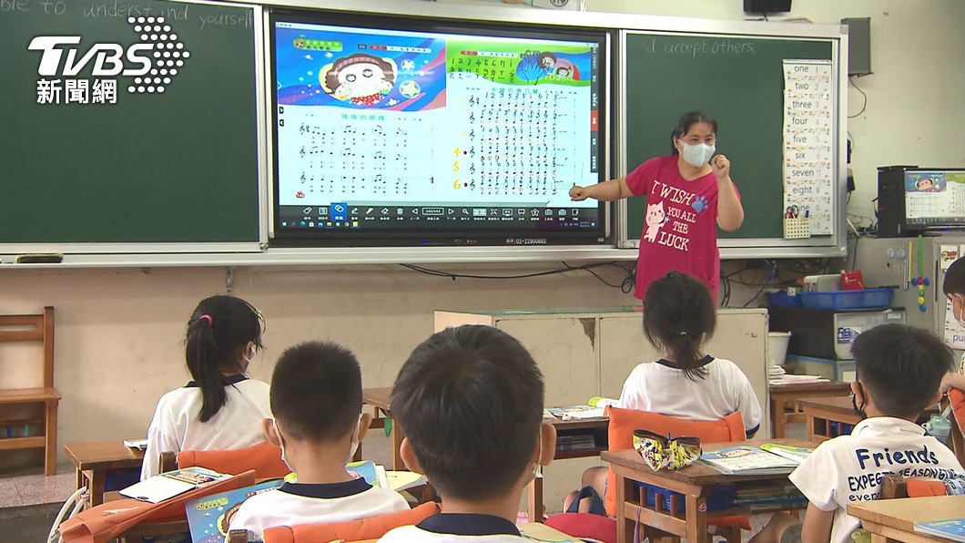 MOE clarifies teacher bonus not part of salary raise (TVBS News)