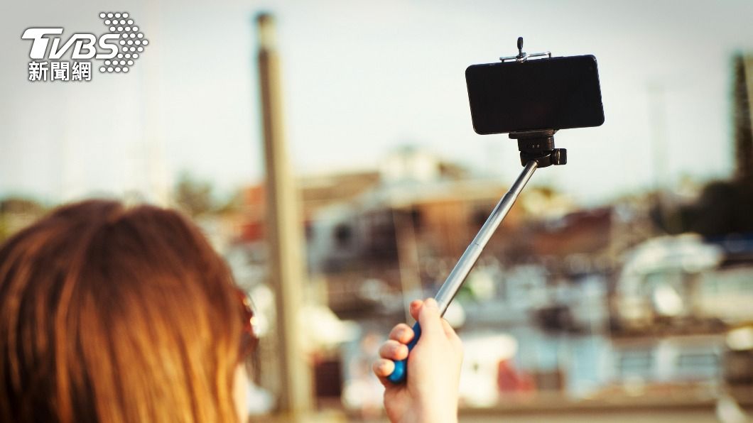 Fatal falls, drownings in selfie craze, study warns