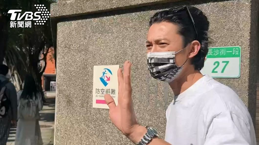 Actor Wu Kang-ren spotted at Taipei murder trial (TVBS News)