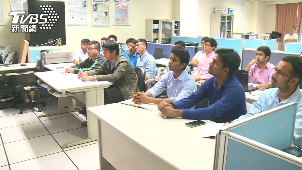 Taiwan signs MOU with India to employ migrant workers (TVBS News)